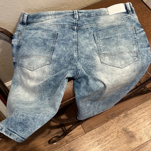South Pole Classic Stonewashed distressed blue jean super stylish stretch shorts - Picture 2 of 8
